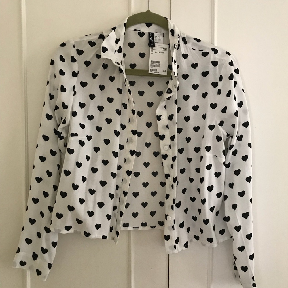 Cropped H&M White Blouse w/Black Hearts